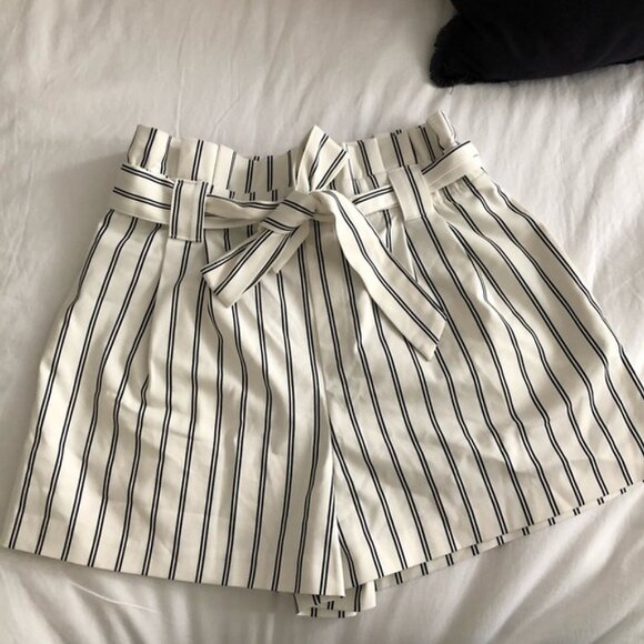Zara TRF Pleated Belted High Waist Paper Bag Shorts White Striped Size XS New - Picture 5 of 7